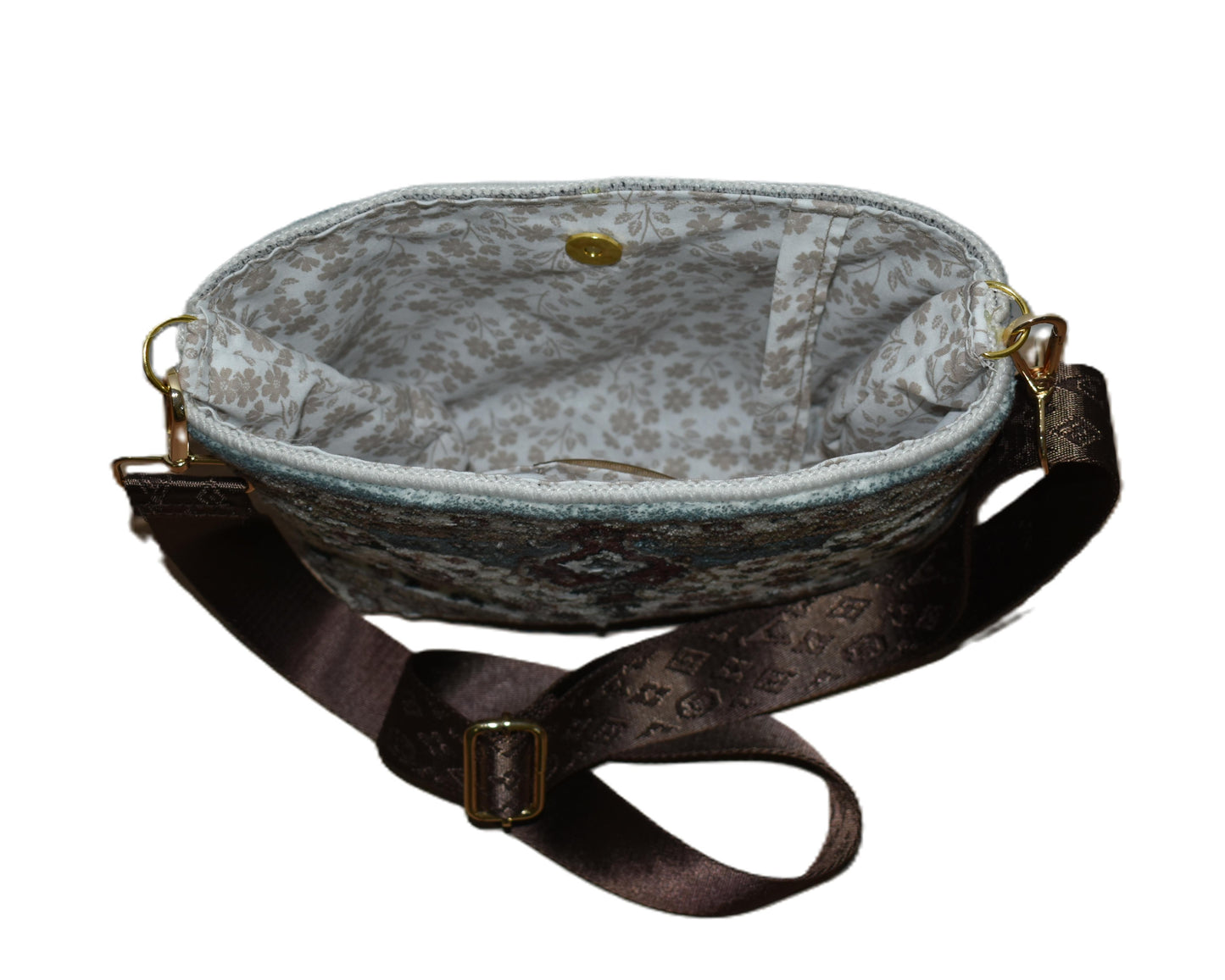 Olivia Shoulder Bag – handmade carpet tote with playful luxury design.