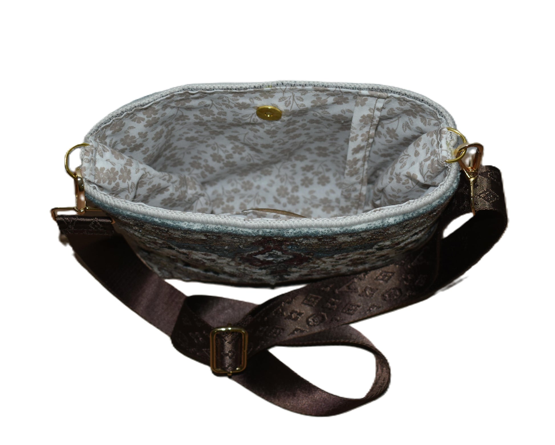 Olivia Shoulder Bag – handmade carpet tote with playful luxury design.